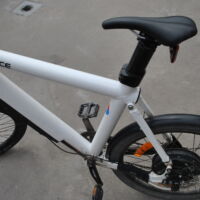 De speciaalste fiets in de firma: <a href="http://www.electricbike.com/graceebike/" target="_blank" rel="noopener noreferrer">electricbike.com</a> bevat 1.5 pk motor laat je "fietsen" tegen 50 per uur, interessante is dat je nog altijd zelf kunt (mee-)fietsen.